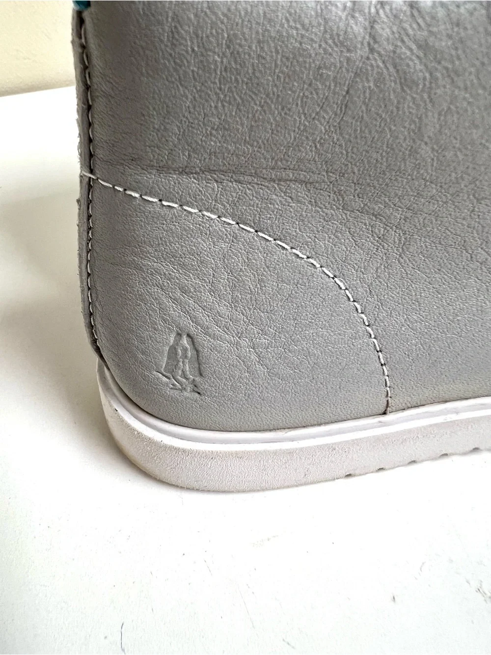 Hush Puppies 6M Women's The Everyday Chukka boots vapor grey leather preppy chic